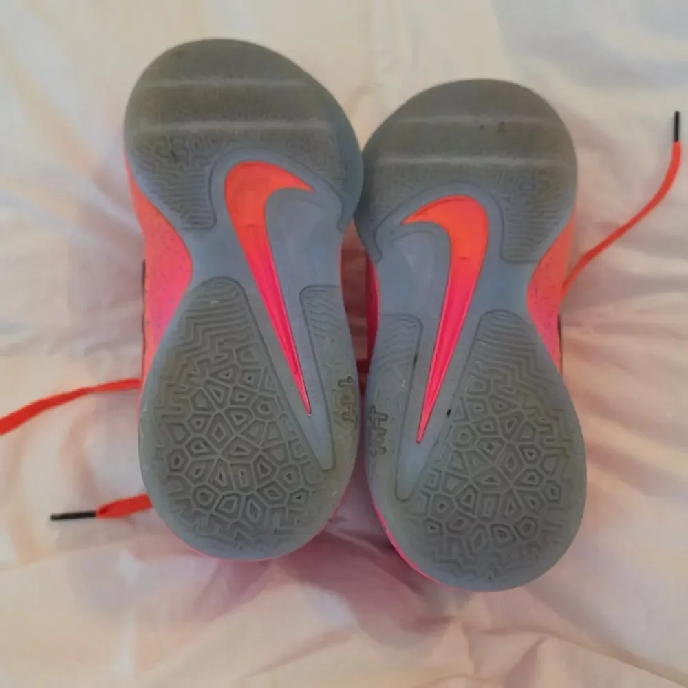 Nike Kyrie Low Basketball Shoes Youth 7Y Women 8.5 Pink Orange Kool-Aid Sneakers
